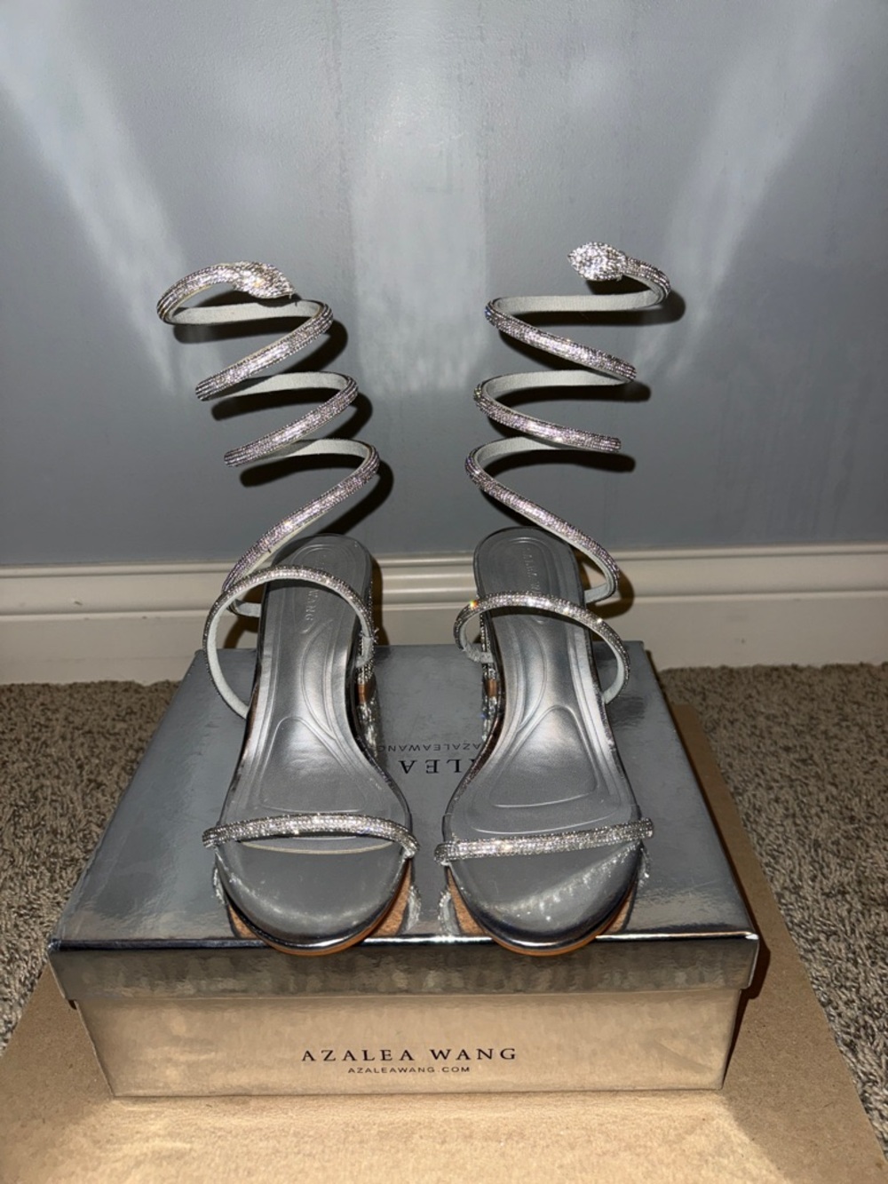 NIB AZALEA WANG SOLEDAD Silver Spiral Wrap Block Heel Sandals WOMENS SZ 6 shoes